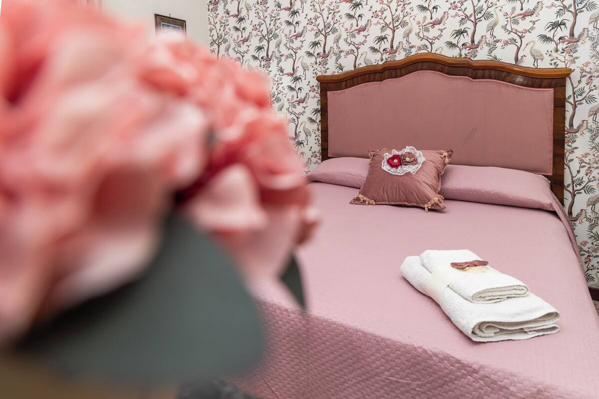 Classic Room, Balcony | Individually decorated, individually furnished, blackout drapes