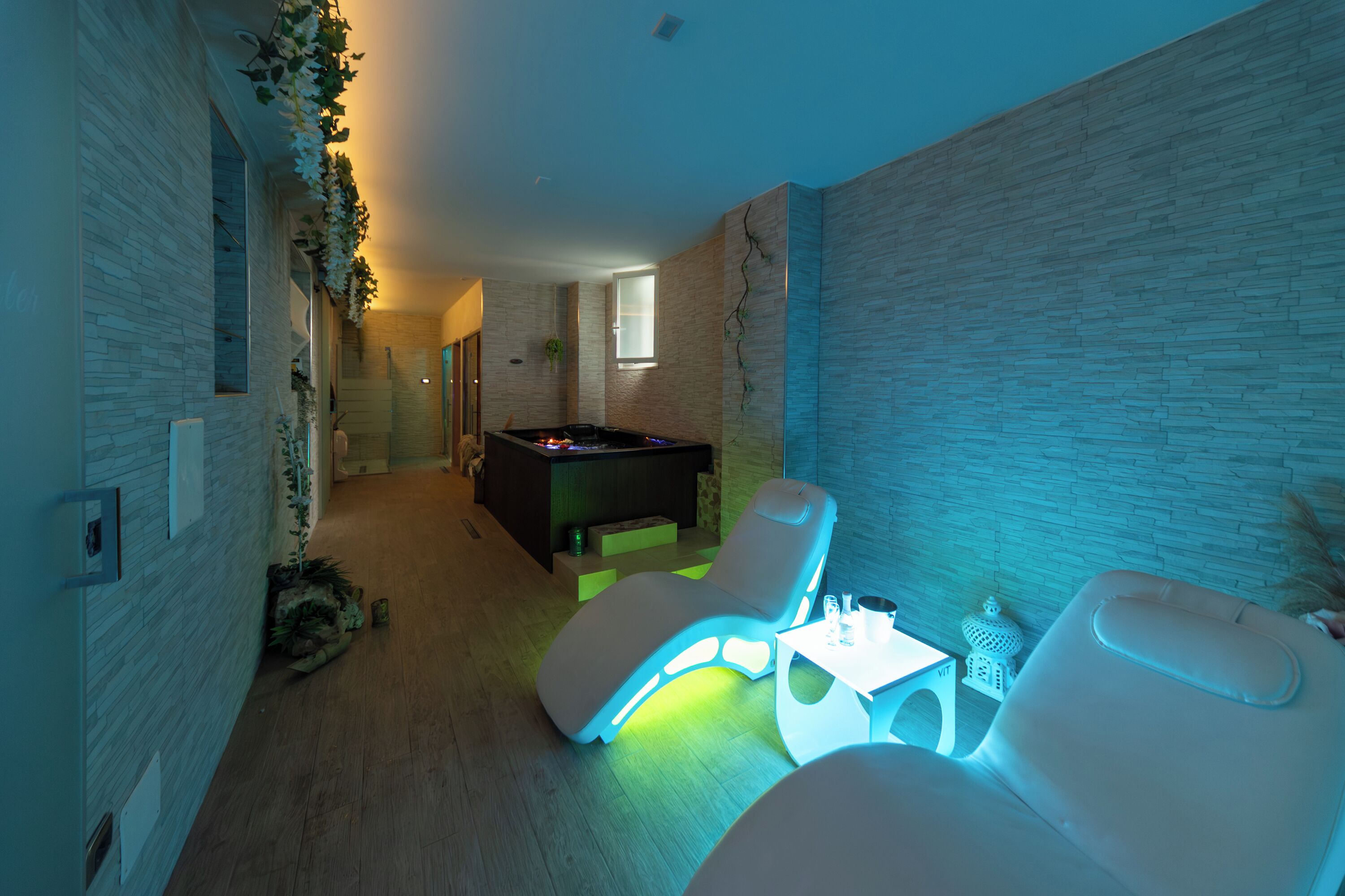 1 phòng trị liệu, dịch vụ massage 