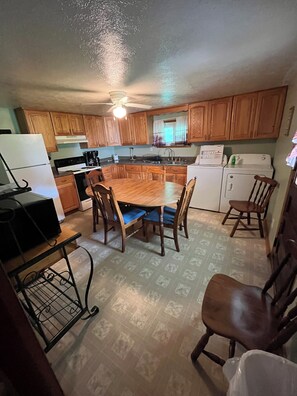 Microwave, oven, stovetop - Pet friendly 4-bedroom house in Bramwell across from HMT's Pocahontas trailhead (Bramwell)