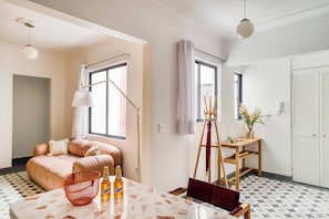 Room - Juarez Design Single - Charming 1 BD Apartment With Balcony in Mexico City (Mexico City)