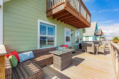 NEW | Walk to Beach | Bay | Hot Tub | Fire Pit | Pets Welcome | Beach Accessories | Grill | Patio
