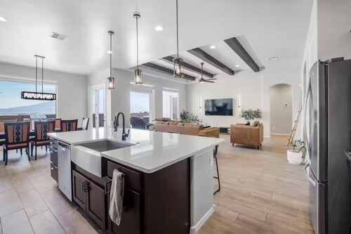 4-bedroom + Hot tub + Firepit + Sandia views