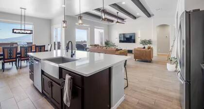 4-bedroom + Hot tub + Firepit + Sandia views