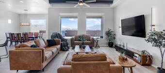 4-bedroom + Hot tub + Firepit + Sandia views