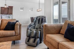 Smart TV, books - 4-bedroom + Hot tub + Firepit + Sandia views (Rio Rancho)