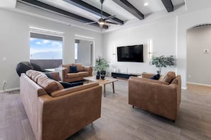 Una Smart TV, libros