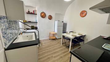 Apartment, Mehrere Betten, Haustiere gestattet | Badezimmer | Dusche, Haartrockner, Handtücher, Seife