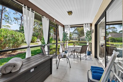 Florida Oasis Fully Equipped 12 min to beaches.