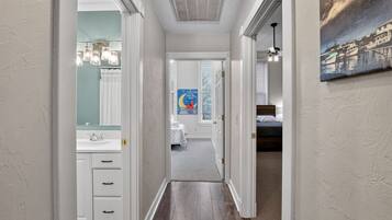 3 bedrooms, iron/ironing board, WiFi, bed sheets