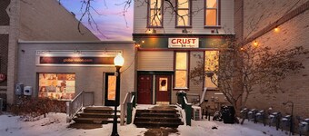 Bright 3-Bedroom Downtown Holland Apartment