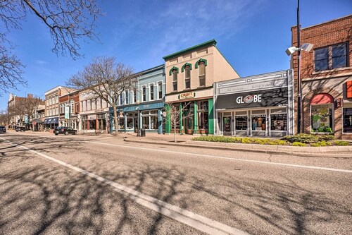 Bright 3-Bedroom Downtown Holland Apartment