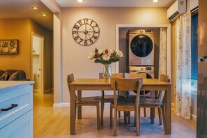 Dining - 4BR Home w/ 2 Kitchens & 2 Living Rooms (San Antonio)