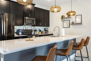 Microwave, oven, stovetop, dishwasher - Champion's Gate Hip GEM! Only steps to the free Water Park! (Davenport)