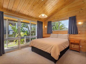 WiFi, bed sheets - Sea La Vie - Matarangi Holiday Home (Whitianga)