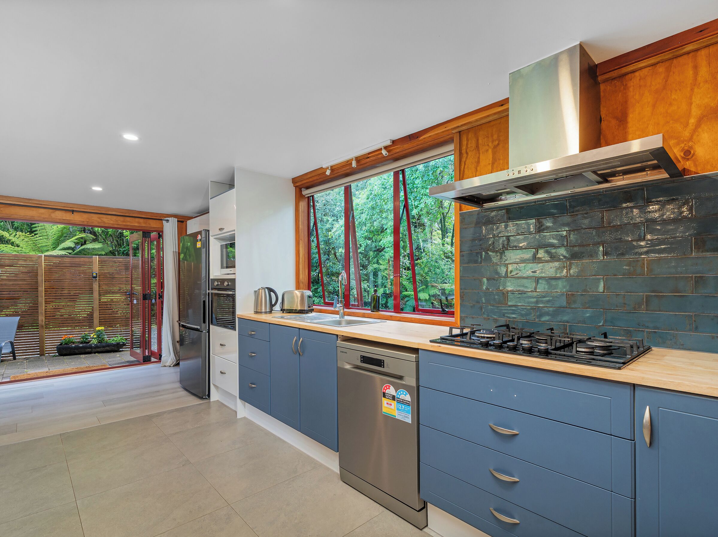 Réfrigérateur, micro-ondes, lave-vaisselle, grille-pain