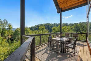Outdoor dining - Peaceful Paradise (Sevierville)
