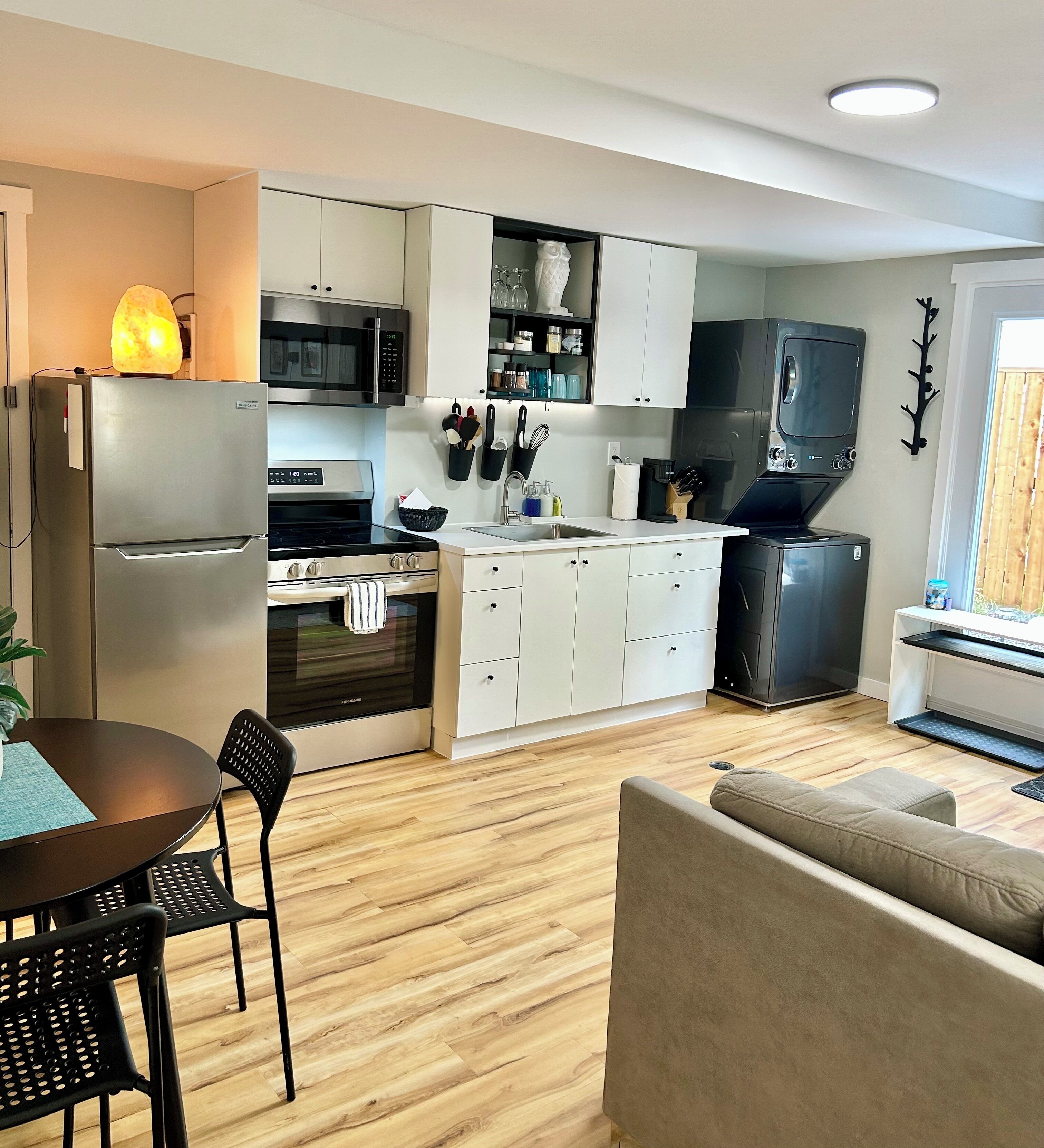 雪櫃、微波爐、焗爐、爐具