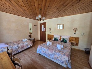 Comfort Triple Room | Bed sheets