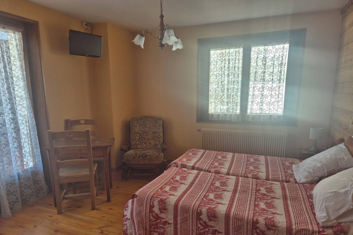 Quarto duplo premium, sacada | Roupa de cama