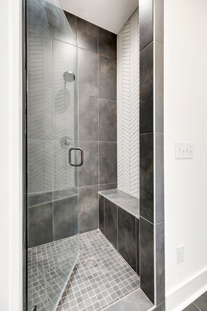 Shower, hair dryer, towels, soap - 4BR/4BA Vibrant Luxury Home: 3 miles to Broadway! 8 total beds! Luxury Kitchen (Nashville)