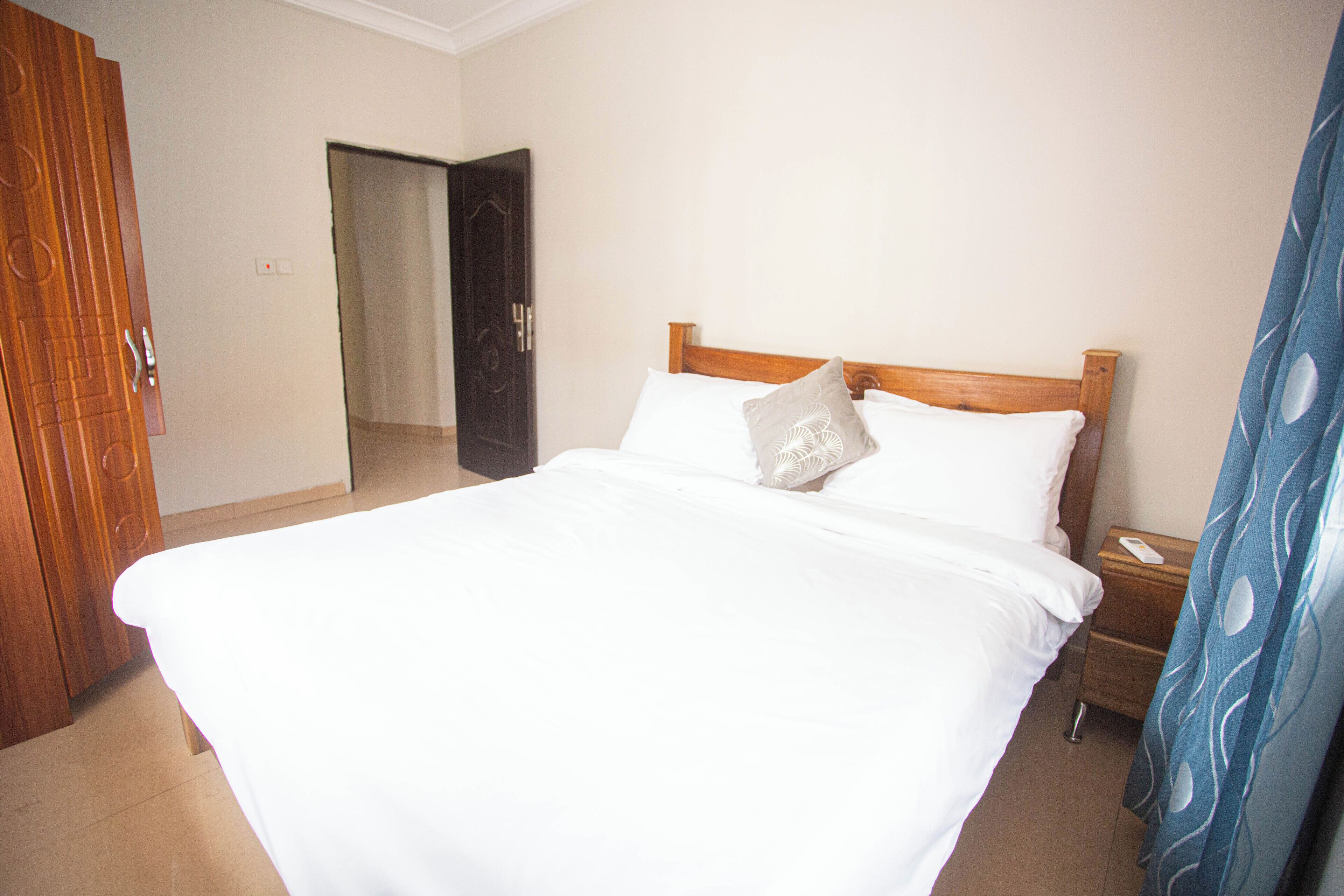 2 bedrooms, in-room safe, iron/ironing board, free WiFi