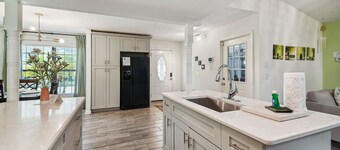 PRIVATE Single Family Home On Acreage. Boats/RV's OK! Lakes, Fish, Slps 10, Dis!