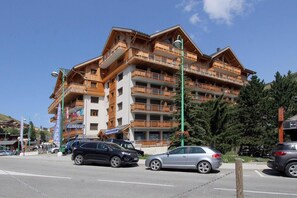 Exterior - 50m from resort center, Ground floor, balcony, tv, ski locker, 58m², Les 2 Alpes (Les Deux Alpes)