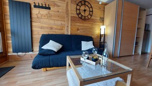 TV - 50m from resort center, 4th floor, view mountain/ski slopes, balcony, tv, 28m², Les 2 Alpes (Les Deux Alpes)