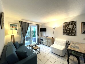 TV - T2 Apartment with Terrace and Private Garden (Soustons)