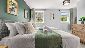 Iron/ironing board, free WiFi, bed sheets