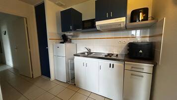 Réfrigérateur, micro-ondes, four, lave-vaisselle