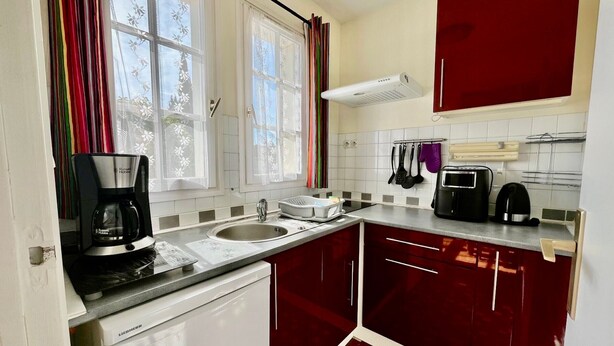 A compact kitchen with a coffee maker, sink, and stove. - Bright T2 with Wi-Fi and washing machine, center of La Roche-Posay (La Roche-Posay)