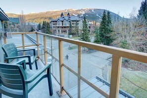 Property grounds - 2BR Central Whistler Village! Pool, Hot Tub, Sauna (Whistler)