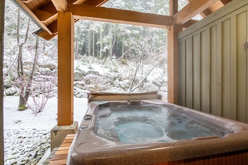 Mountainside 3BR: Private Hot Tub, True Ski-In/Out