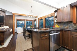 Interior - 5BR/3BA: Ski In/Out Mountain Chalet w/ Private HT (Whistler)