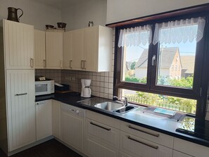Fridge, microwave, oven, dishwasher - Cozy lodging with terrace and parking in Jebsheim (Jebsheim)