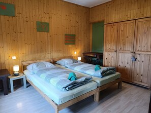 2 bedrooms, free WiFi, bed sheets - Cozy lodging with terrace and parking in Jebsheim (Jebsheim)