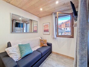 TV - Cozy studio at the slopes' feet with south balcony, for 4 people (Val Thorens)