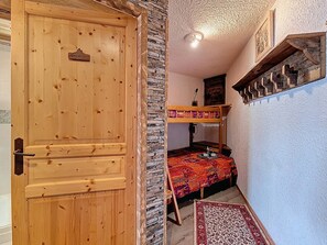 WiFi - Bright Studio in Center, Sleeps 4, Balcony, South (Val Thorens)