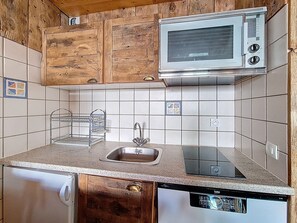 Fridge, microwave, dishwasher - Bright Studio in Center, Sleeps 4, Balcony, South (Val Thorens)