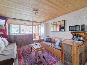TV - Bright Studio in Center, Sleeps 4, Balcony, South (Val Thorens)