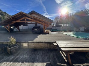 Outdoor dining - Charming apartment in renovated chalet - Pets and parking (Arâches-la-Frasse)