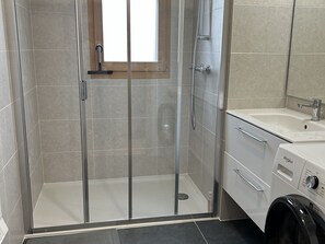 Hair dryer - Modern 2-bedroom Apartment, WIFI & Parking, Arâches-la-Frasse (Arâches-la-Frasse)
