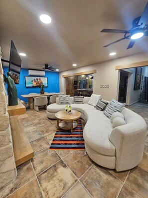 Smart TV - Flor del Desierto - Lovely house with cool AC in vibrant LORETO, BCS (BCS)