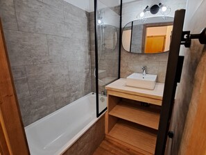 Hair dryer - 2-room apartment at cable car base, pets allowed, parking (Arâches-la-Frasse)