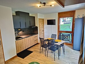 Dining - 2-room apartment at cable car base, pets allowed, parking (Arâches-la-Frasse)
