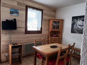Dining - Cozy Studio with terrace, 4 people, private parking (Arâches-la-Frasse)