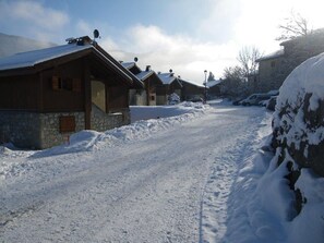 Property grounds - 3-Room Apartment, Sleeps 7, Pets Allowed, Parking (Arâches-la-Frasse)