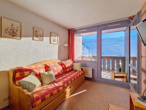 TV - Bright central studio, south balcony, 4 people (Val Thorens)