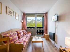 TV - Bright central studio, south balcony, 4 people (Val Thorens)
